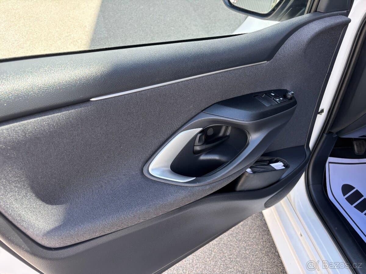 2023 Toyota YARIS - 6