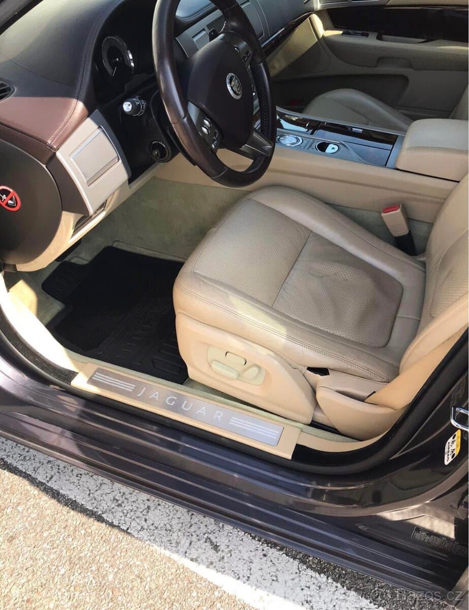 2009 Jaguar XF - 6
