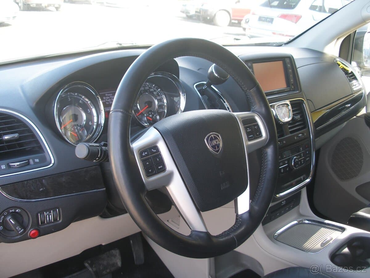 Lancia VOYAGER - 6