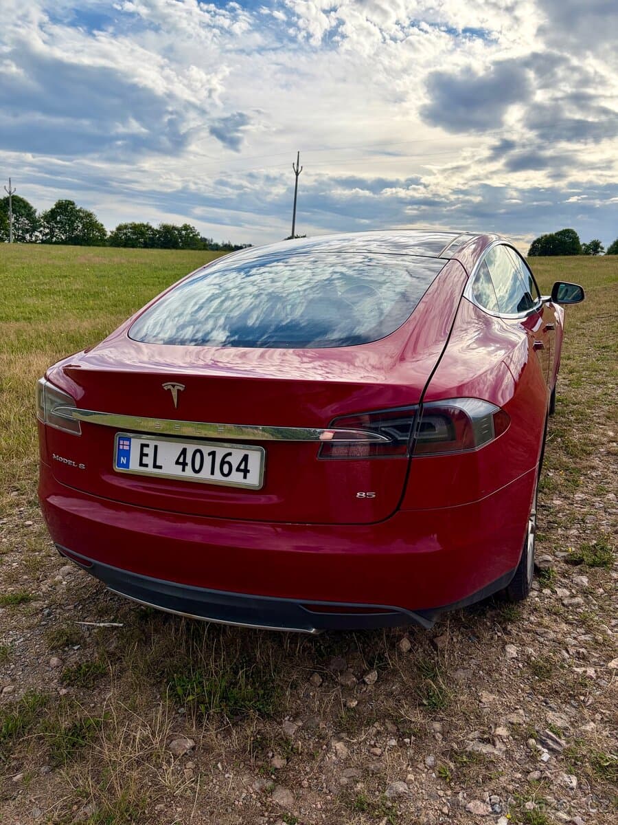 2014 Tesla MODEL S - 6