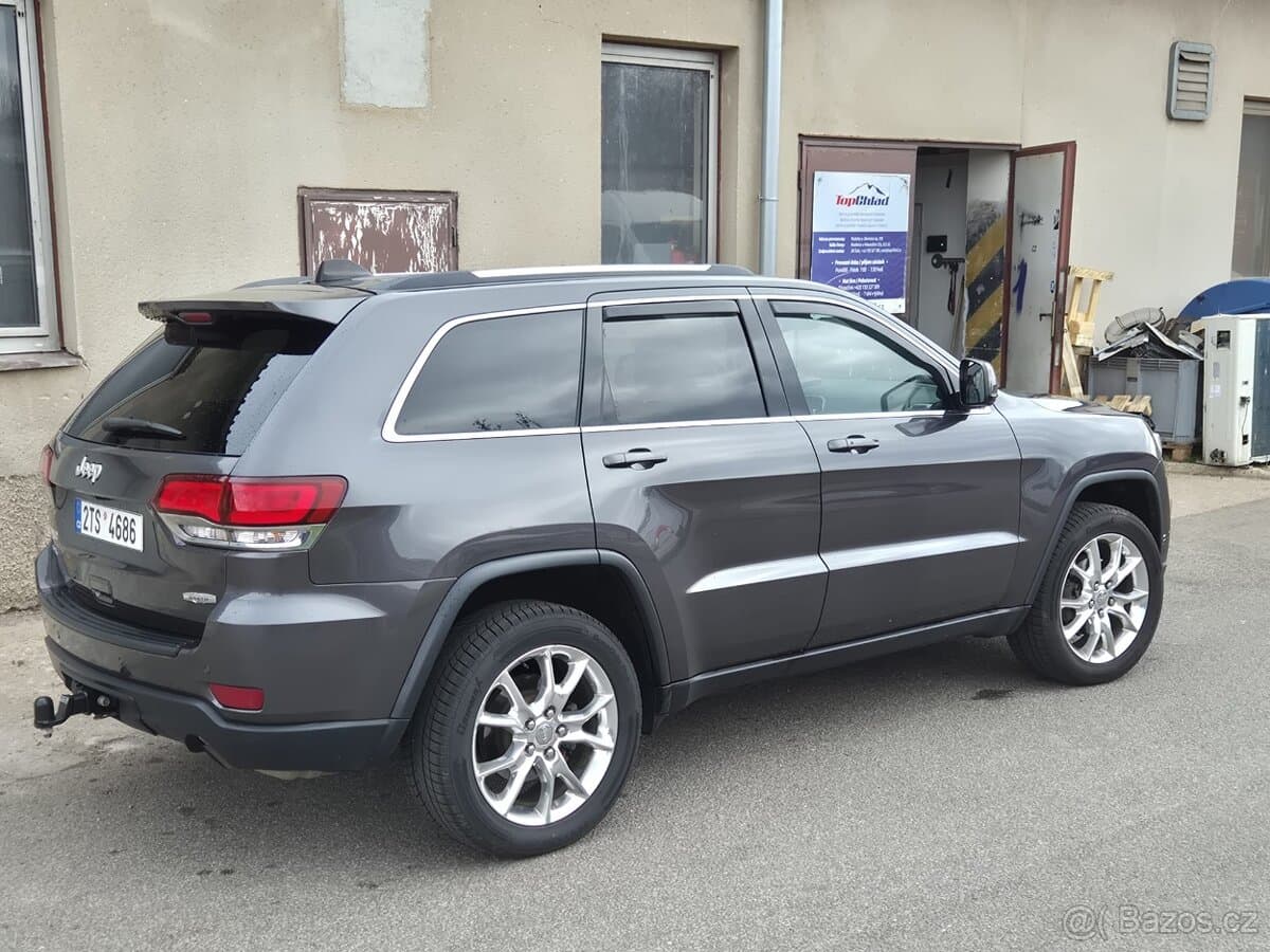 2020 Jeep CHEROKEE - 6