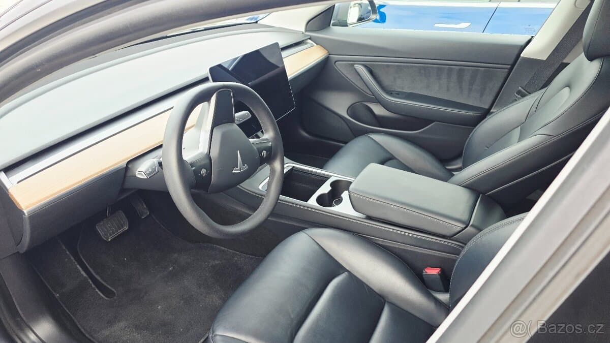 Tesla MODEL 3 - 6