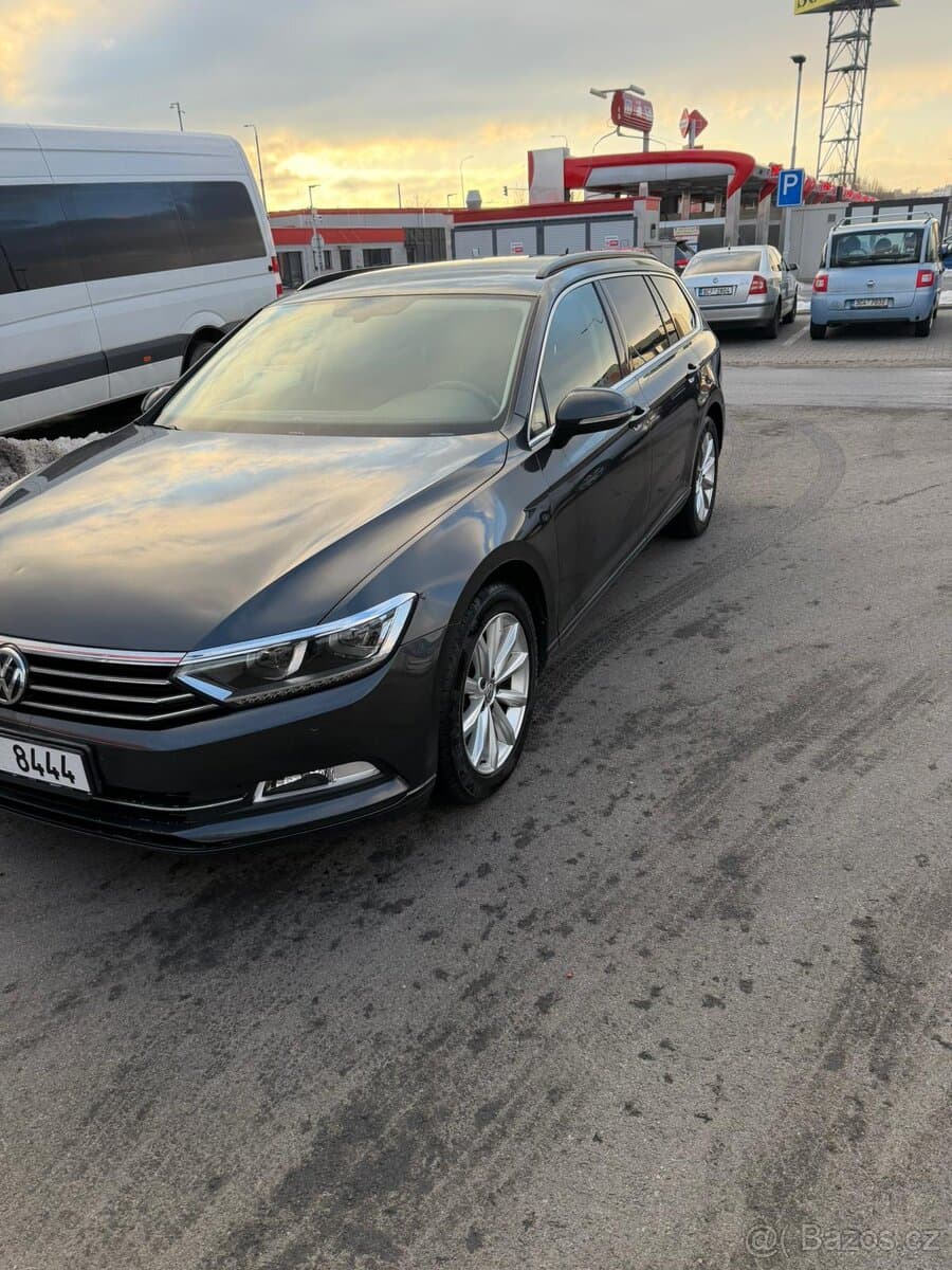 2019 Volkswagen PASSAT - 6