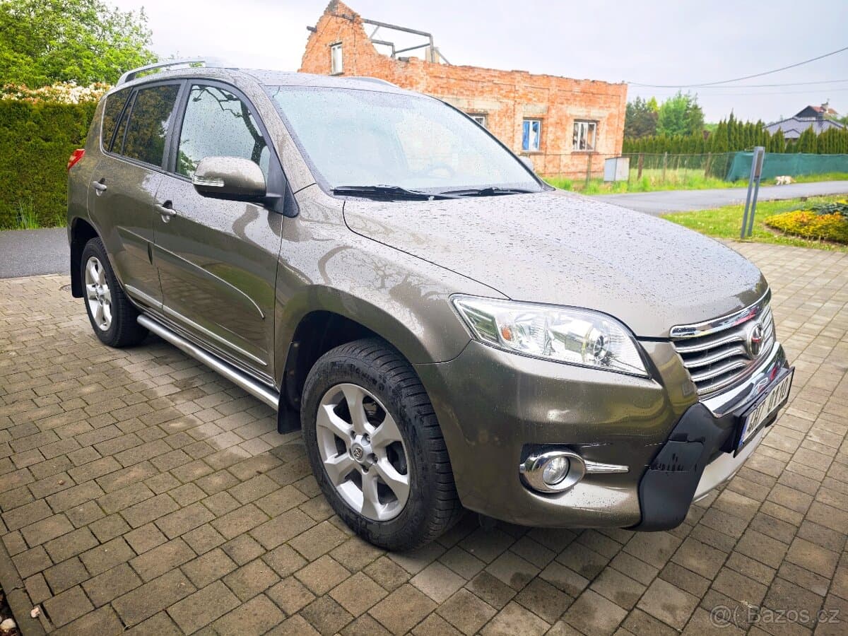 2011 Toyota RAV4 - 6