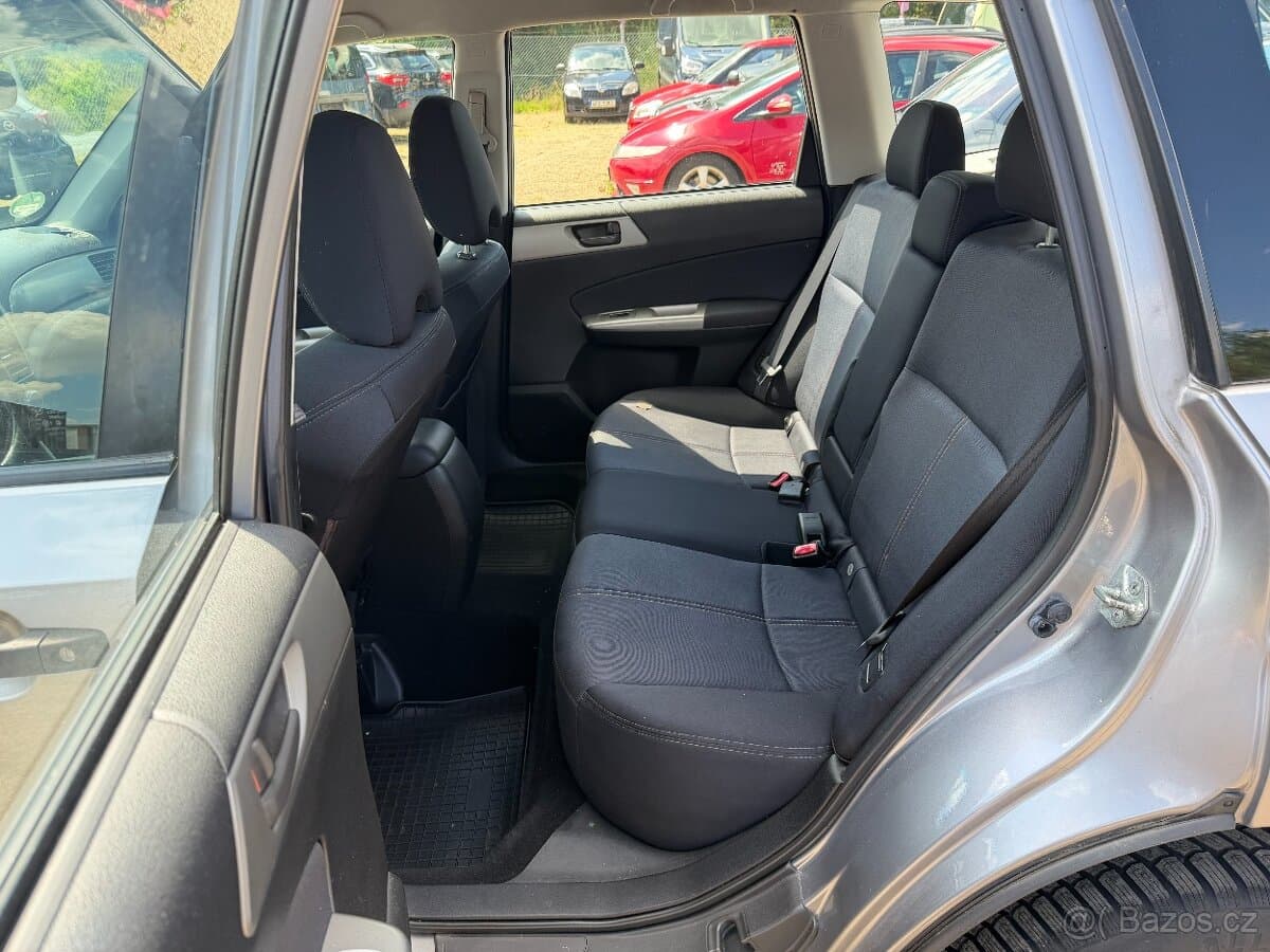 2011 Subaru FORESTER - 6