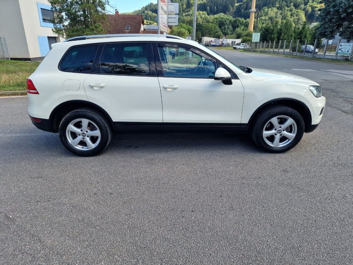 2011 Volkswagen TOUAREG - 6