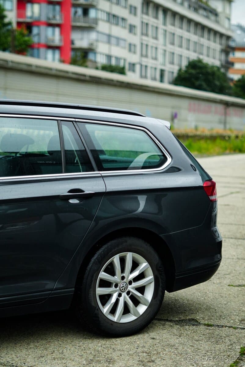 2018 Volkswagen PASSAT - 6