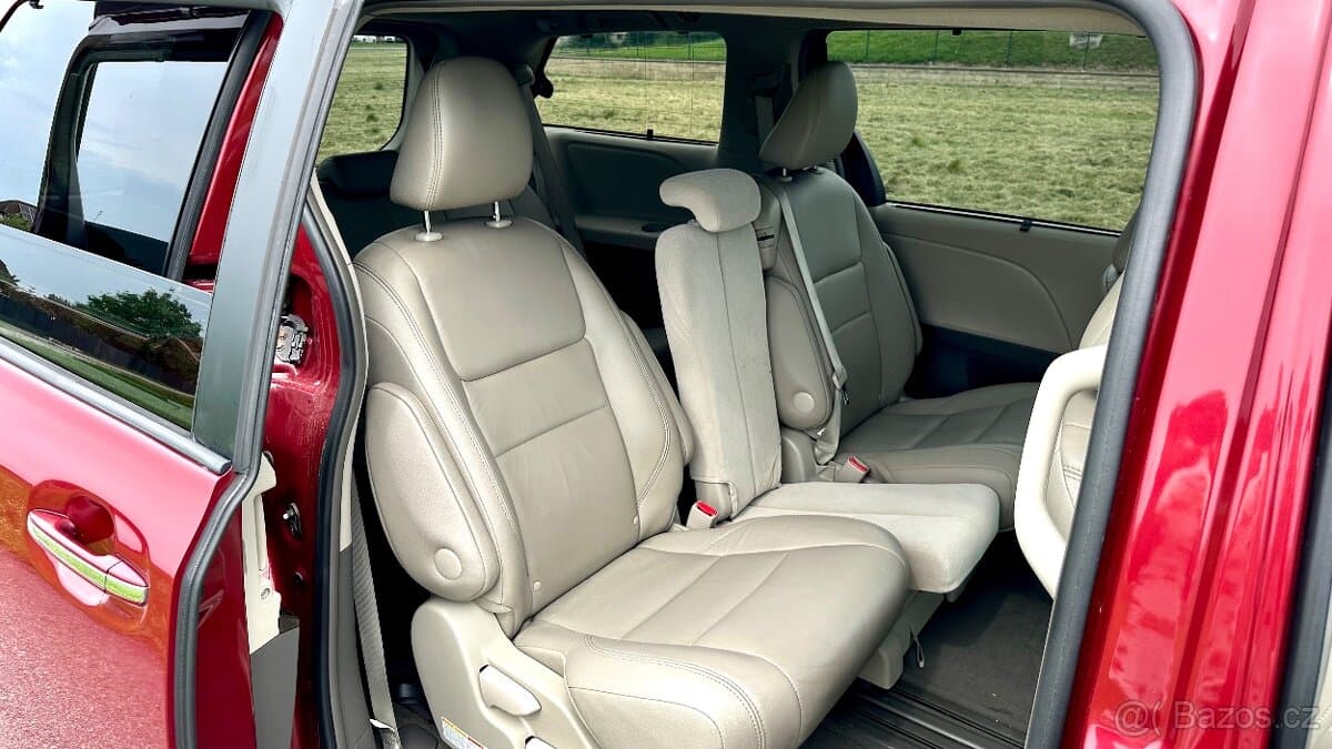 2016 Toyota SIENNA - 6