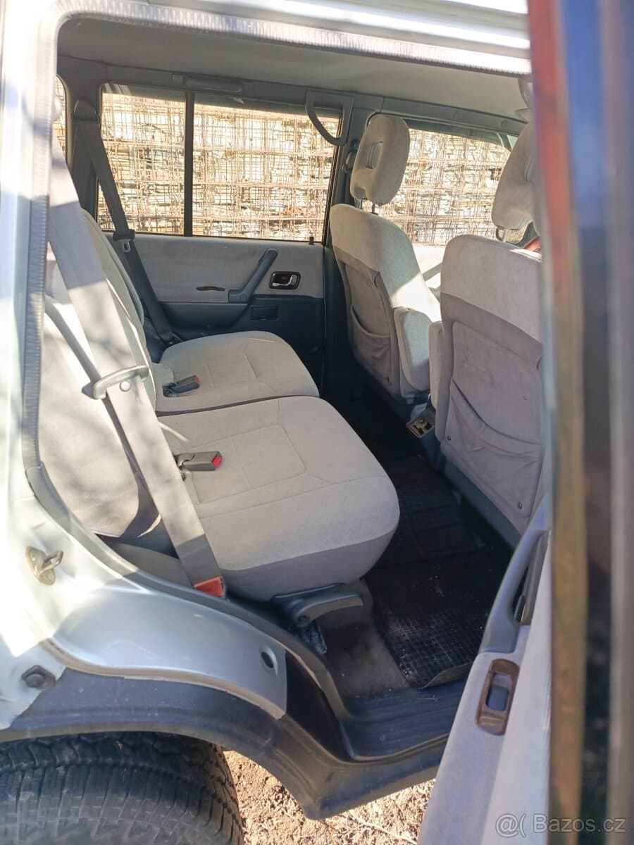 Mitsubishi PAJERO - 7