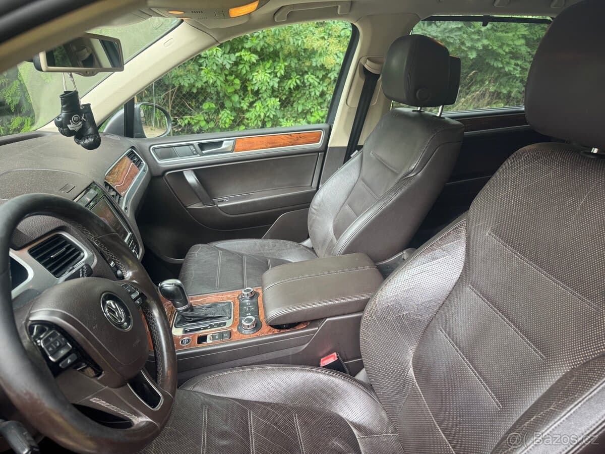 2010 Volkswagen TOUAREG - 7