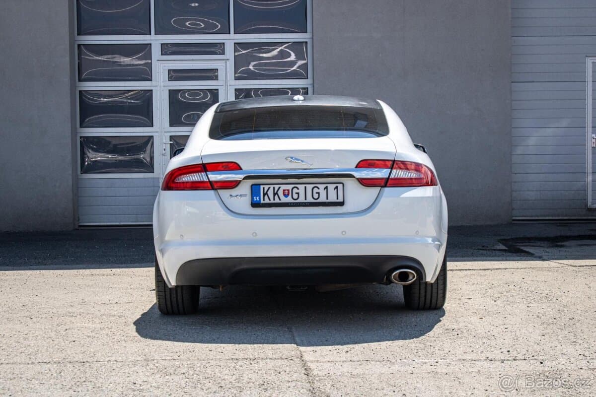 2011 Jaguar XF - 7
