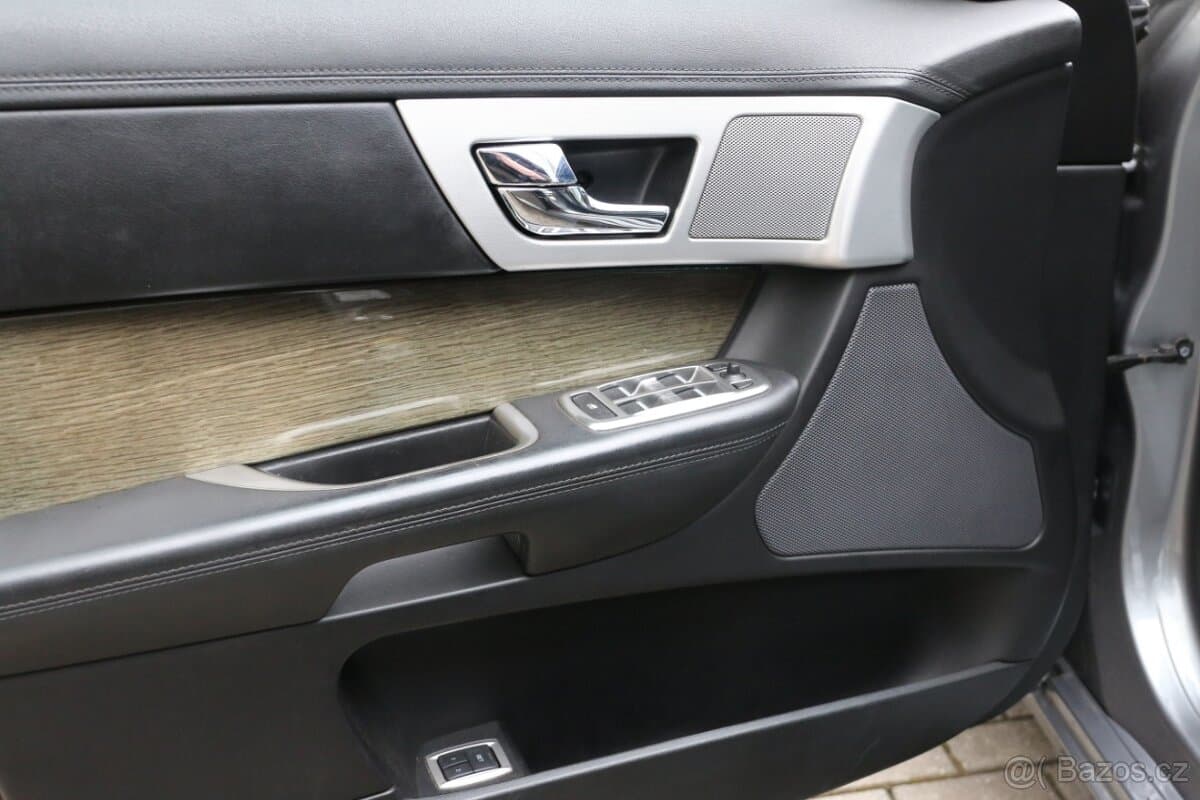2012 Jaguar XF - 7