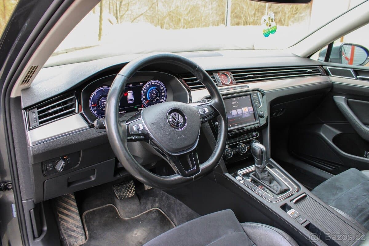 2015 Volkswagen PASSAT - 7