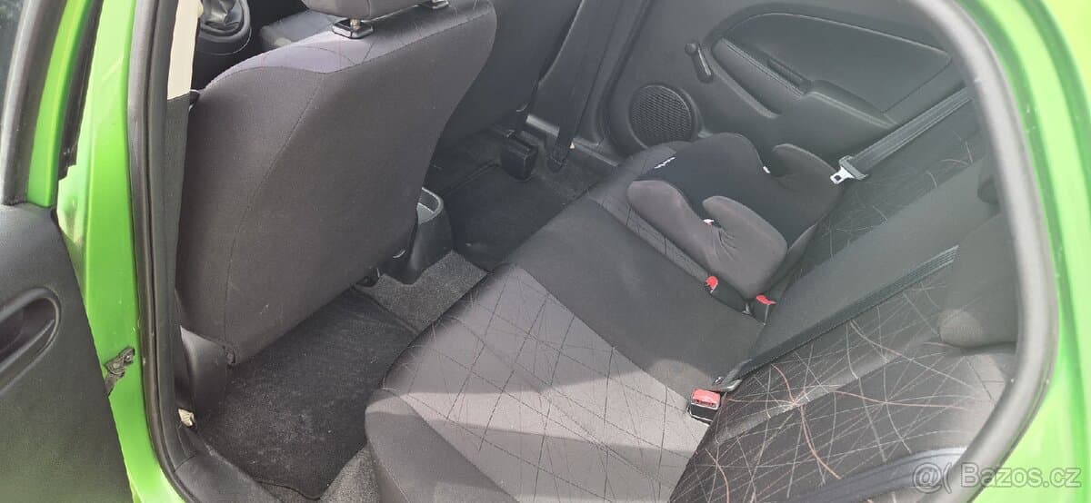 2011 Mazda 2 - 7