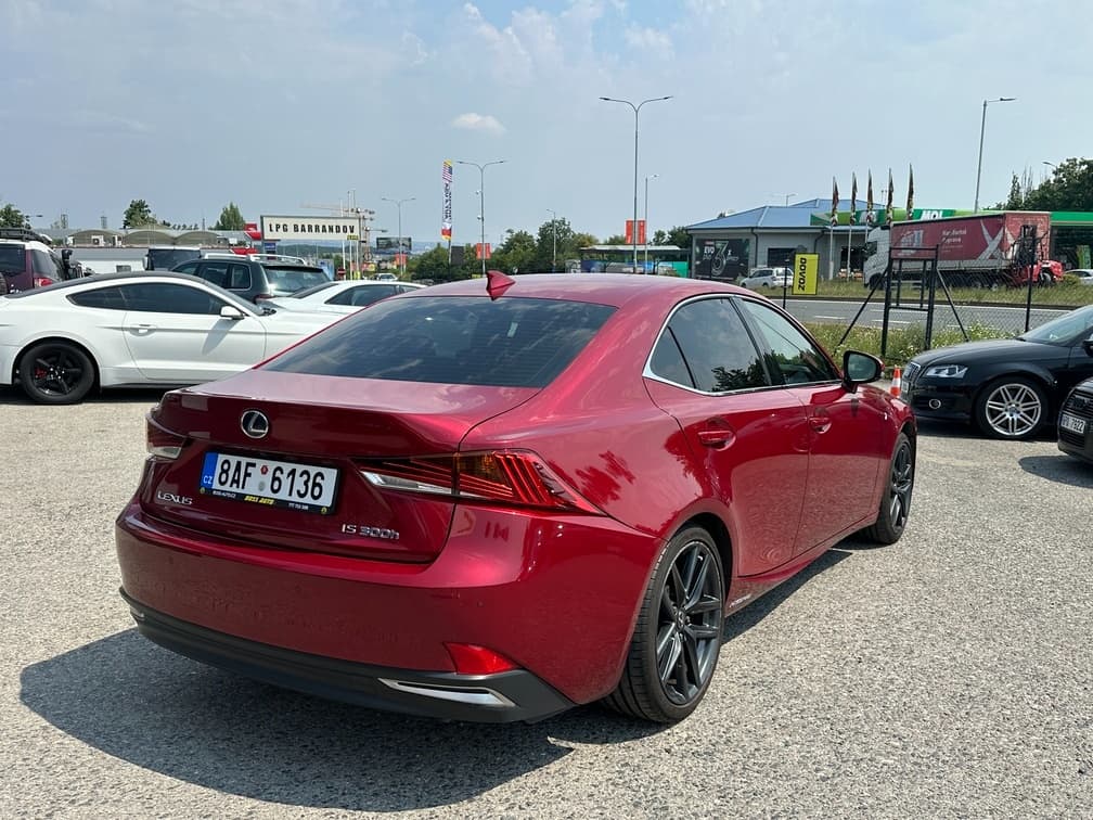 2020 Lexus IS - 7