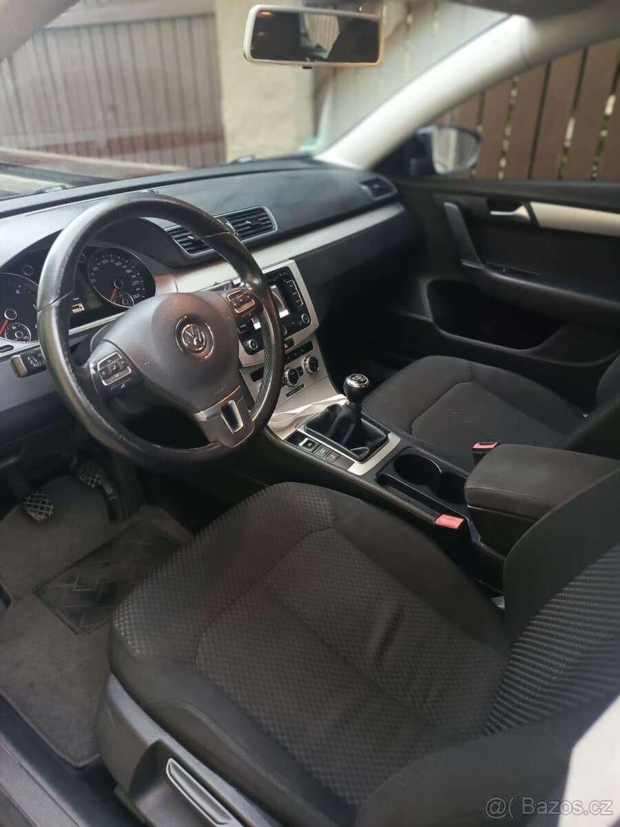 2012 Volkswagen PASSAT - 7