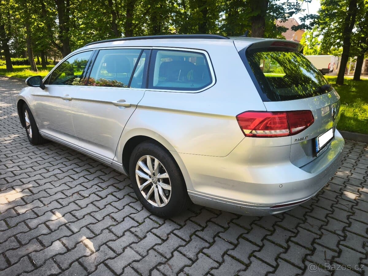2019 Volkswagen PASSAT - 7