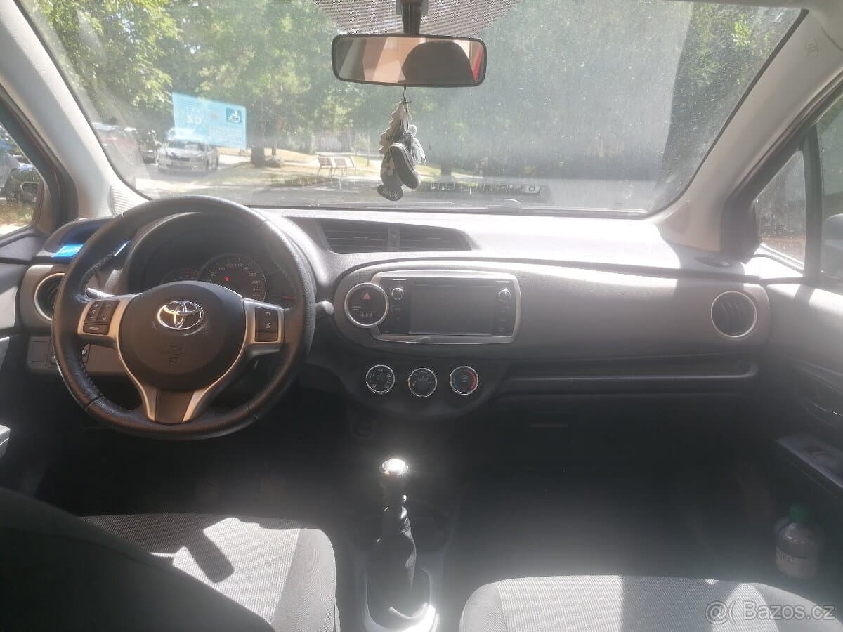 2012 Toyota YARIS - 7