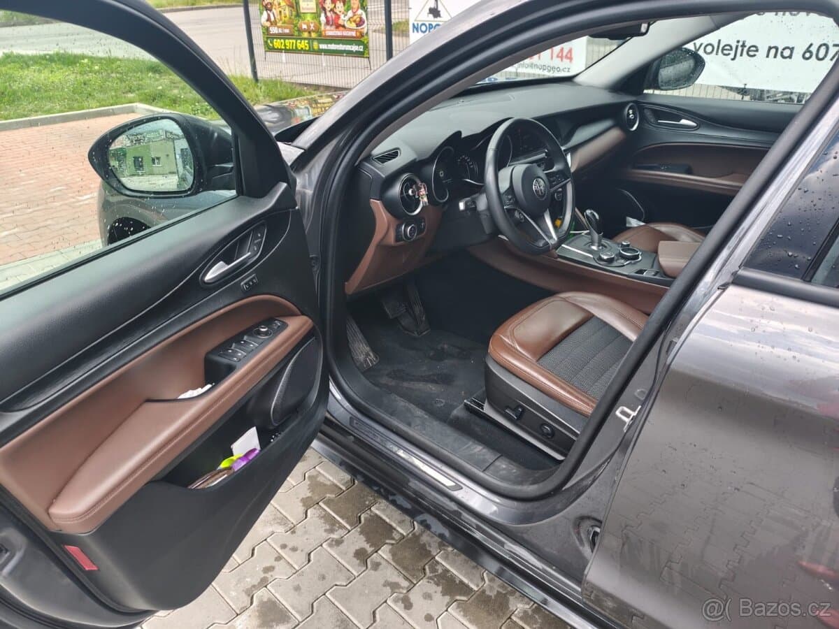 2018 Alfa Romeo STELVIO - 7