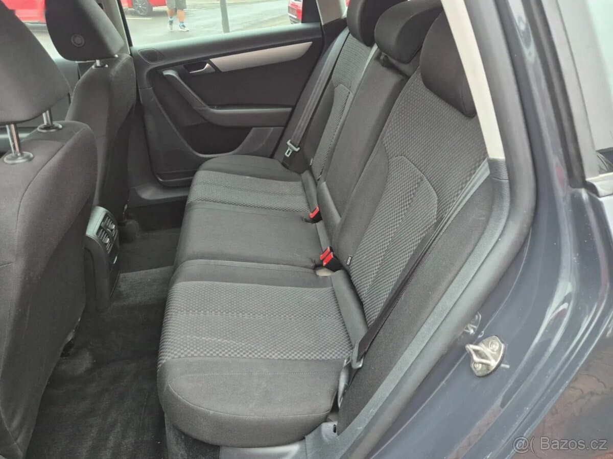 2012 Volkswagen PASSAT - 7