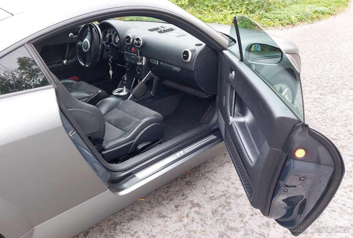 2004 Audi TT - 7