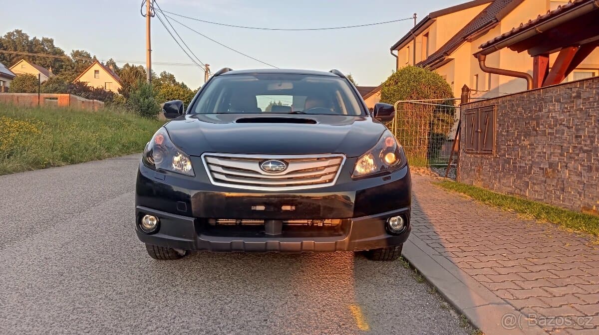 2010 Subaru OUTBACK - 7