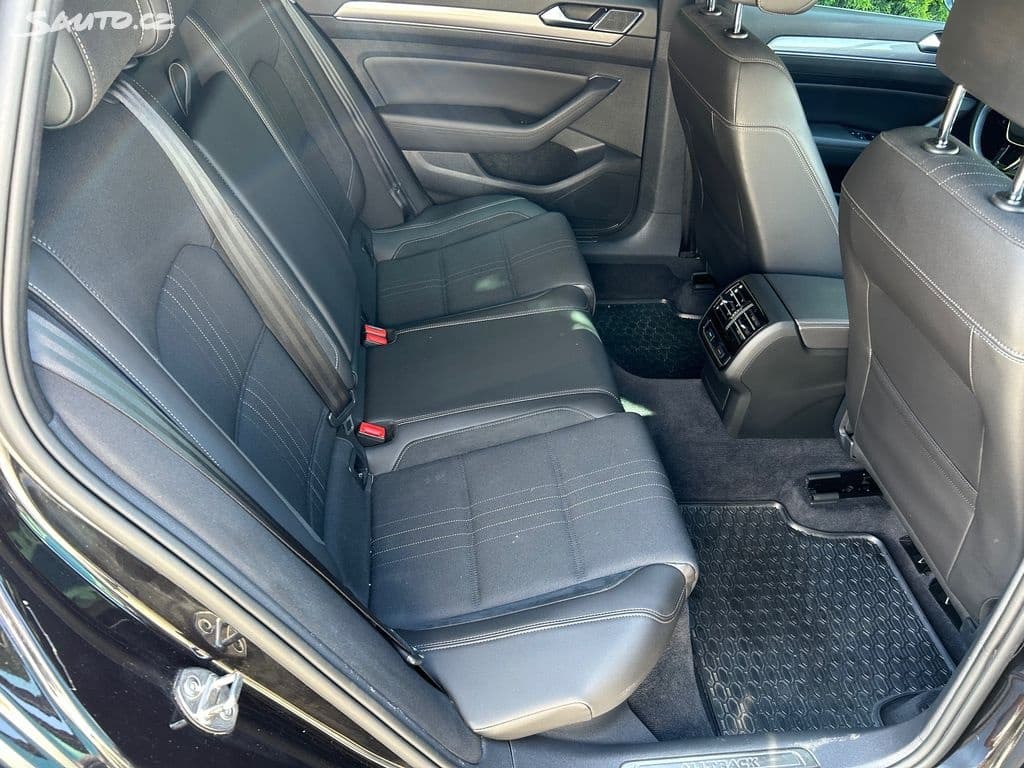 2018 Volkswagen PASSAT - 7