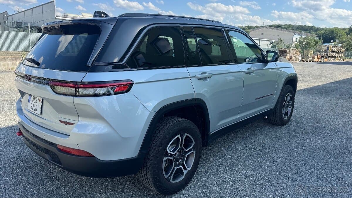 2022 Jeep CHEROKEE - 7