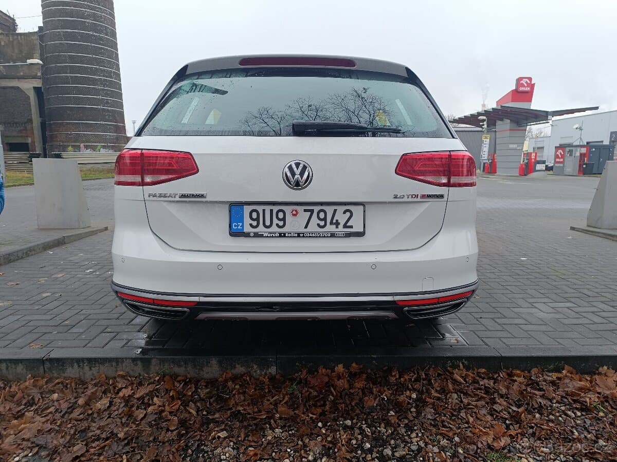 2017 Volkswagen PASSAT - 7