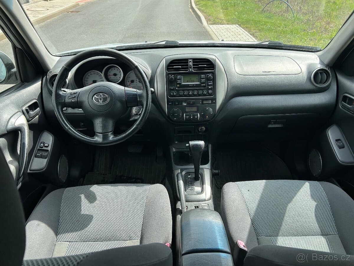 2004 Toyota RAV4 - 7