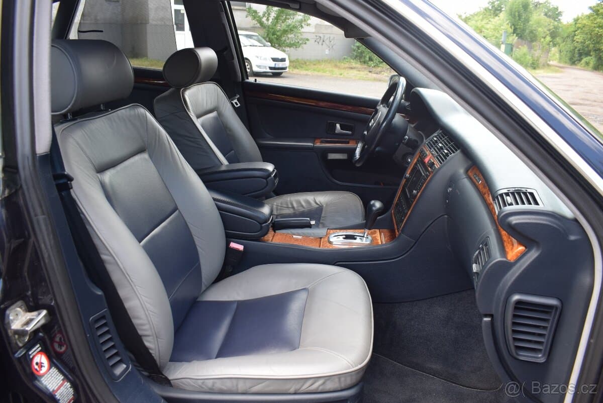 2001 Audi S8 - 7
