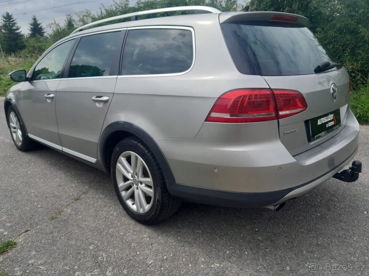 2012 Volkswagen PASSAT - 7