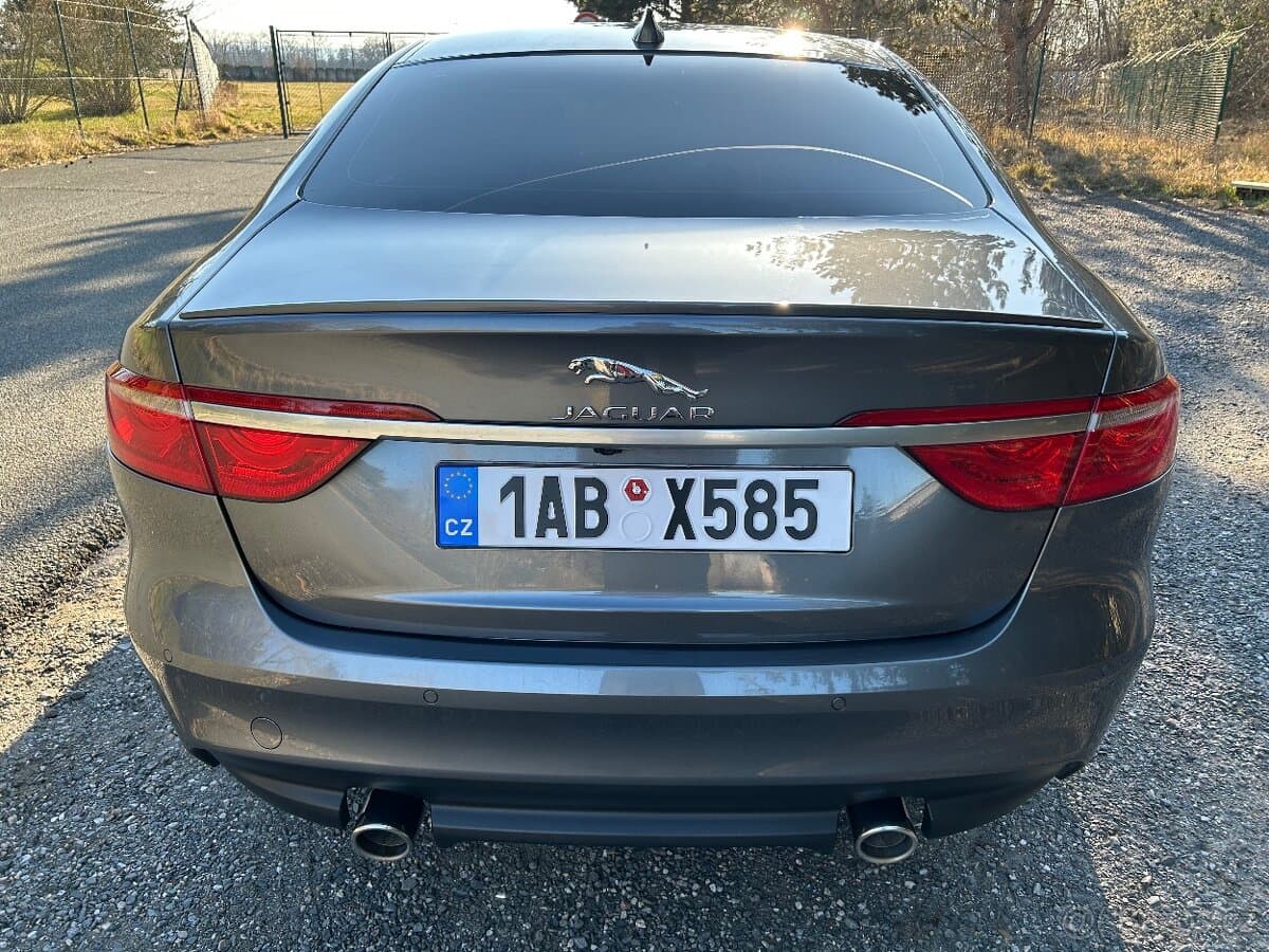 2016 Jaguar XF - 7