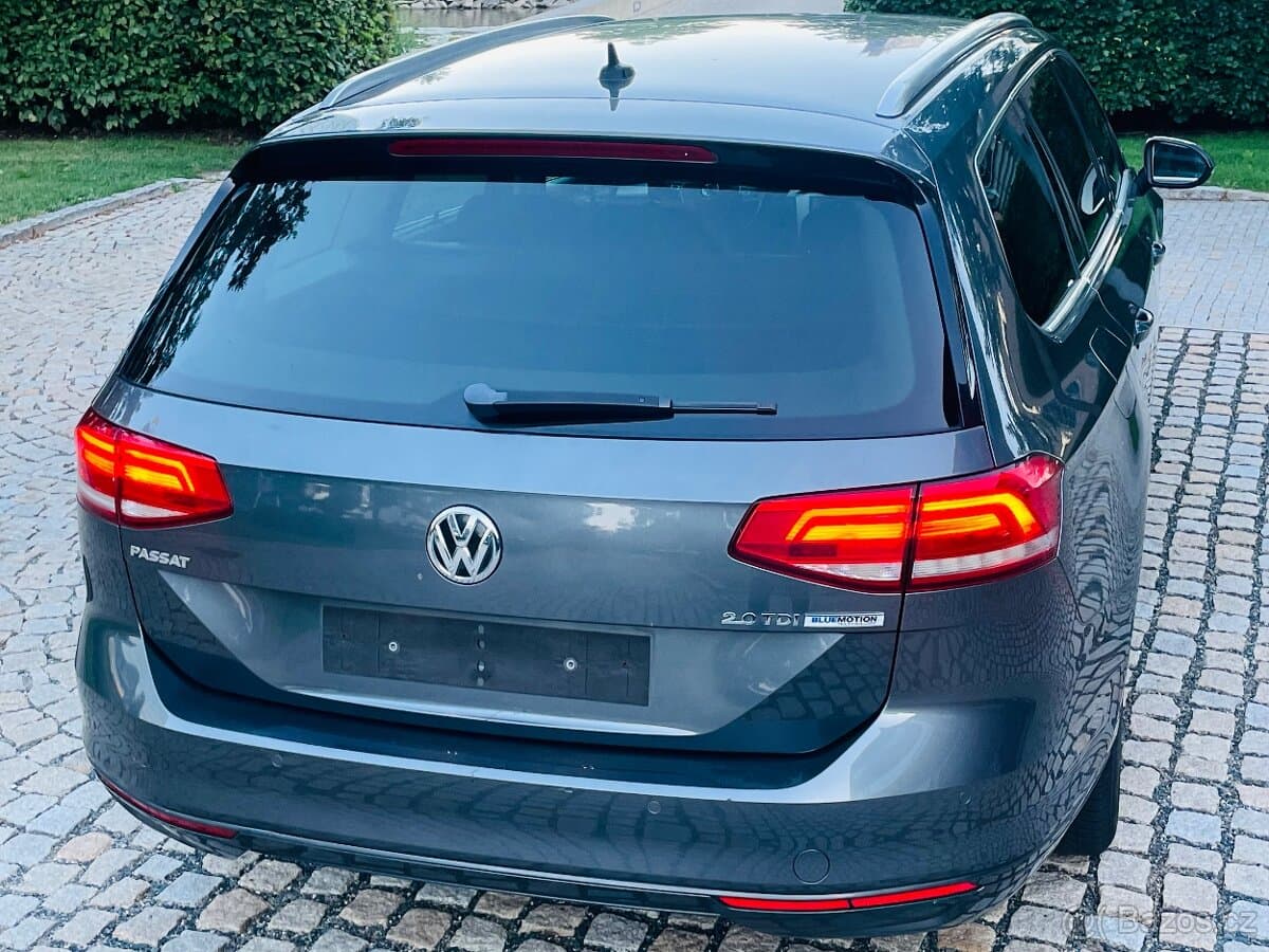 2016 Volkswagen PASSAT - 7