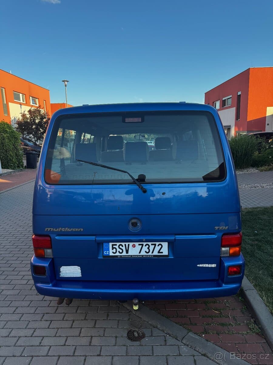Volkswagen MULTIVAN - 13