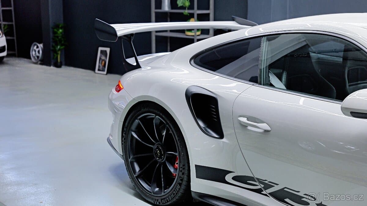 2018 Porsche 911 - 7