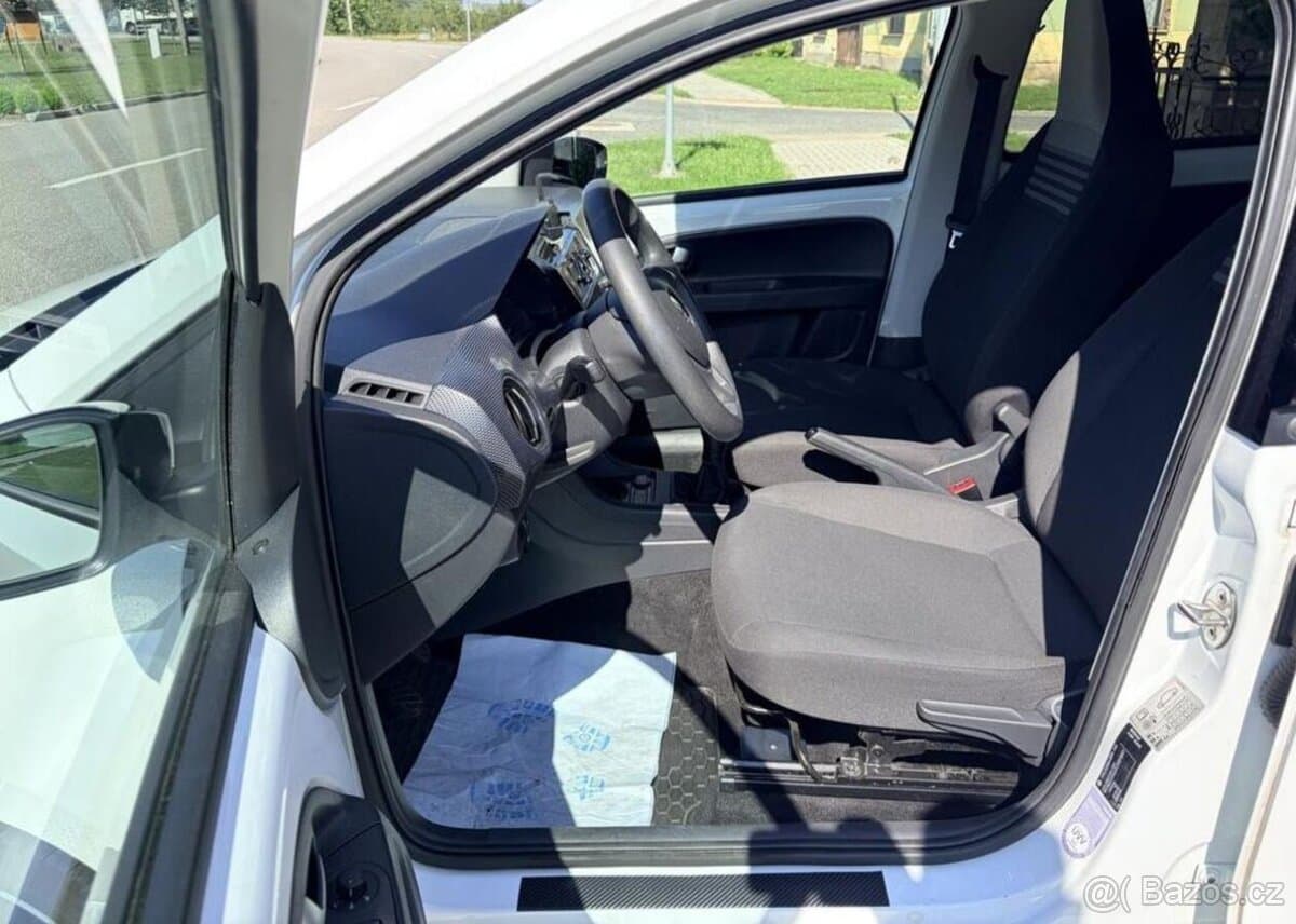 2019 Volkswagen UP! - 7