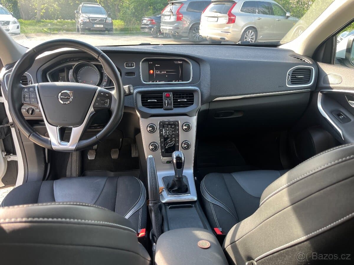 2017 Volvo V40 - 7