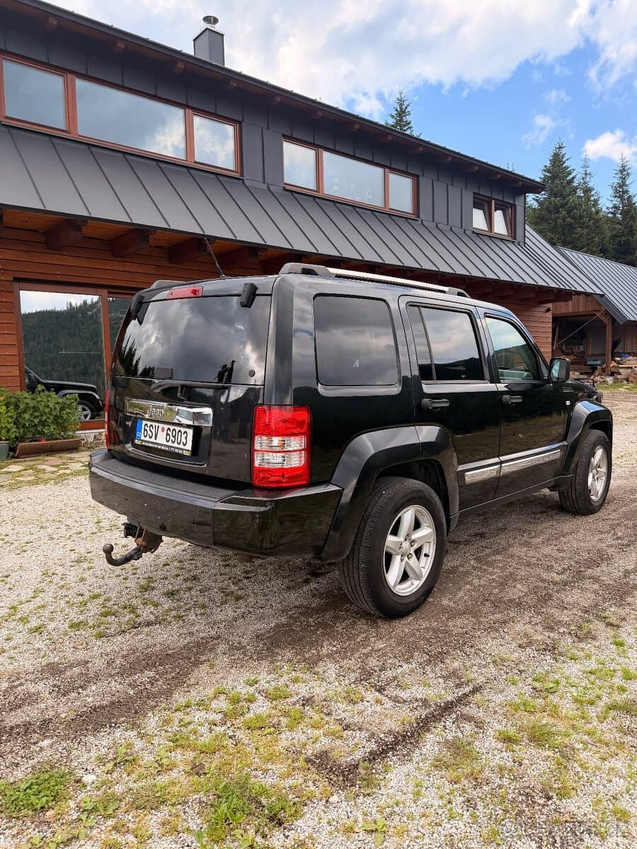 2010 Jeep CHEROKEE - 7