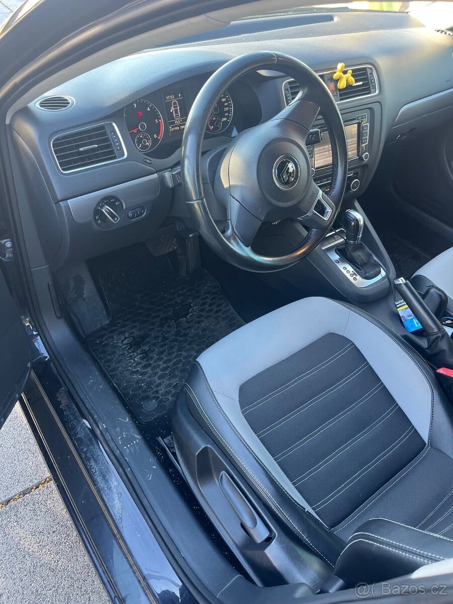 2011 Volkswagen JETTA - 7