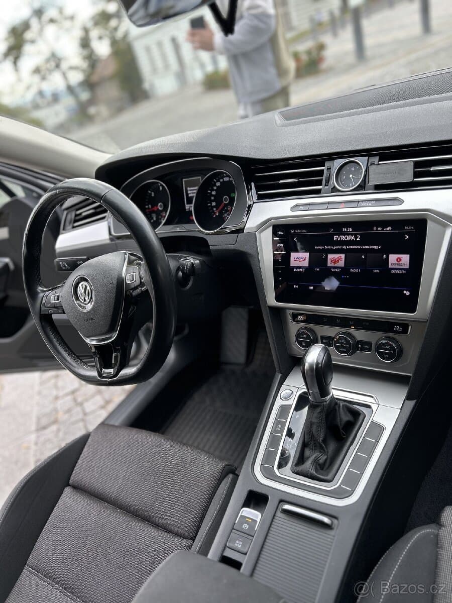 2018 Volkswagen PASSAT - 7