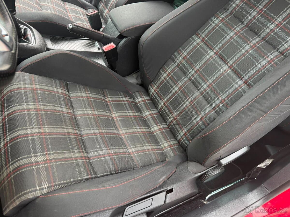 2010 Volkswagen GOLF - 7