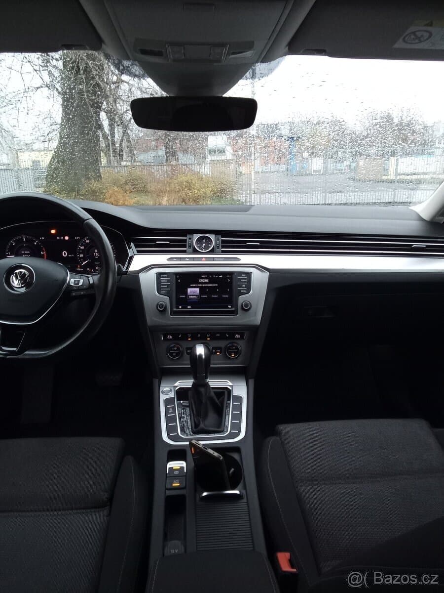 2017 Volkswagen PASSAT - 7
