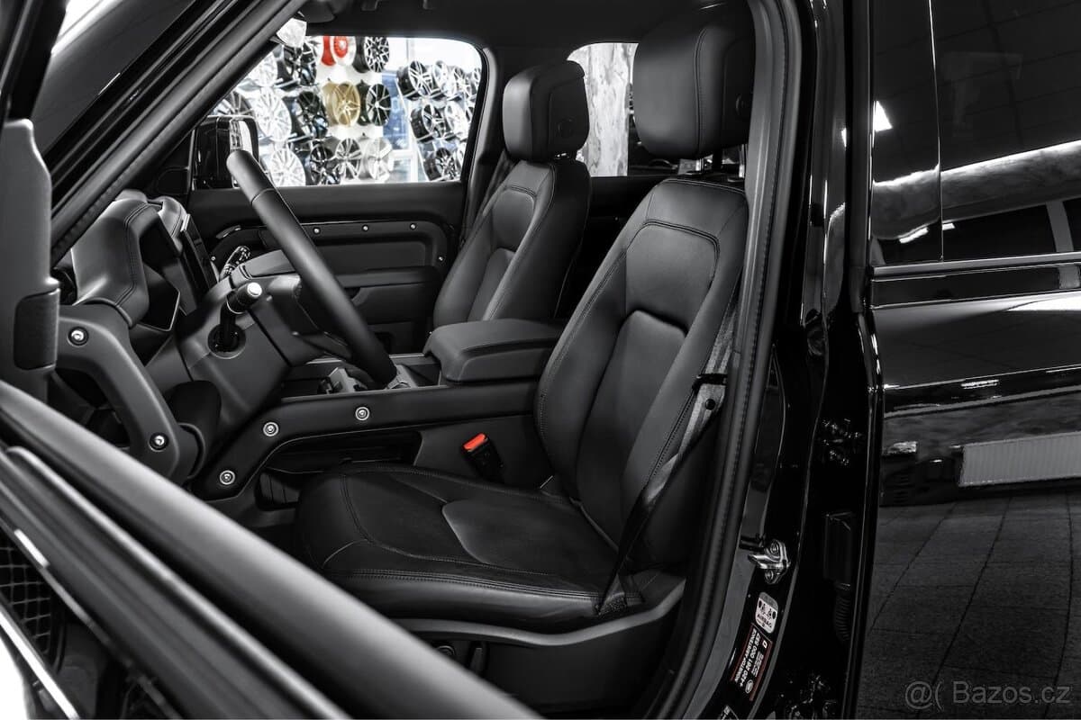 2025 Land Rover DEFENDER - 7