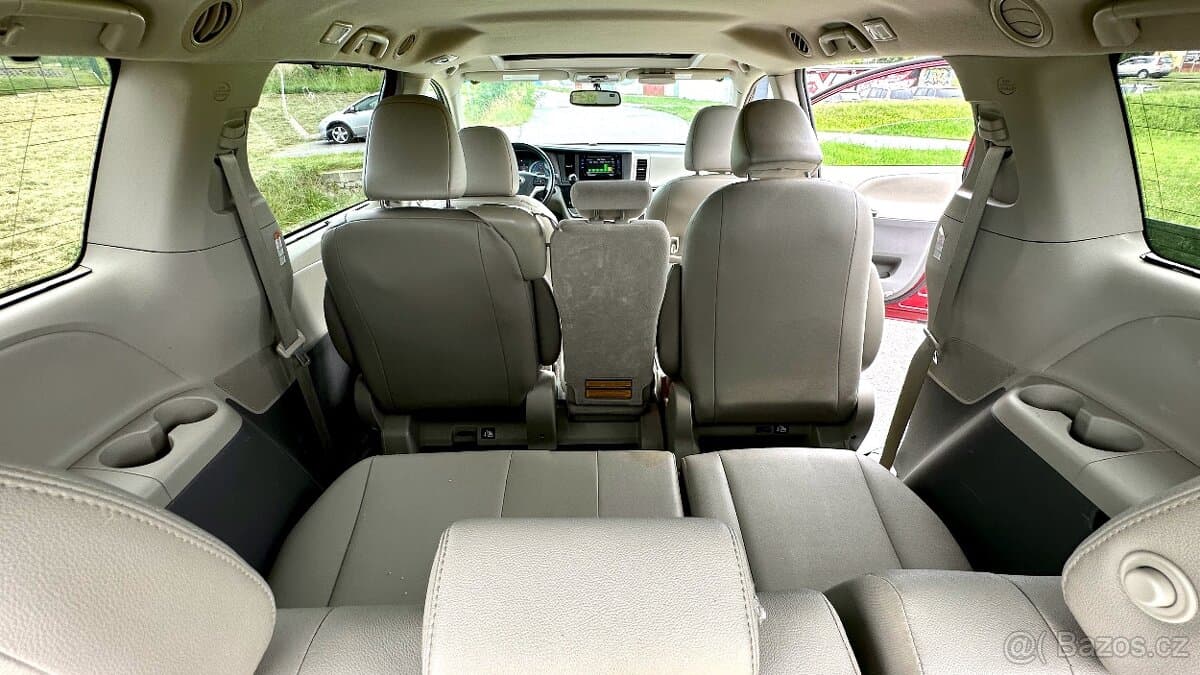2016 Toyota SIENNA - 7
