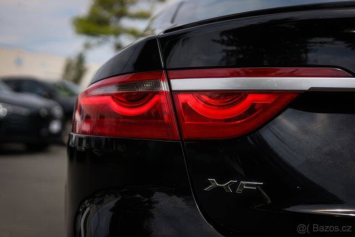2018 Jaguar XF - 7