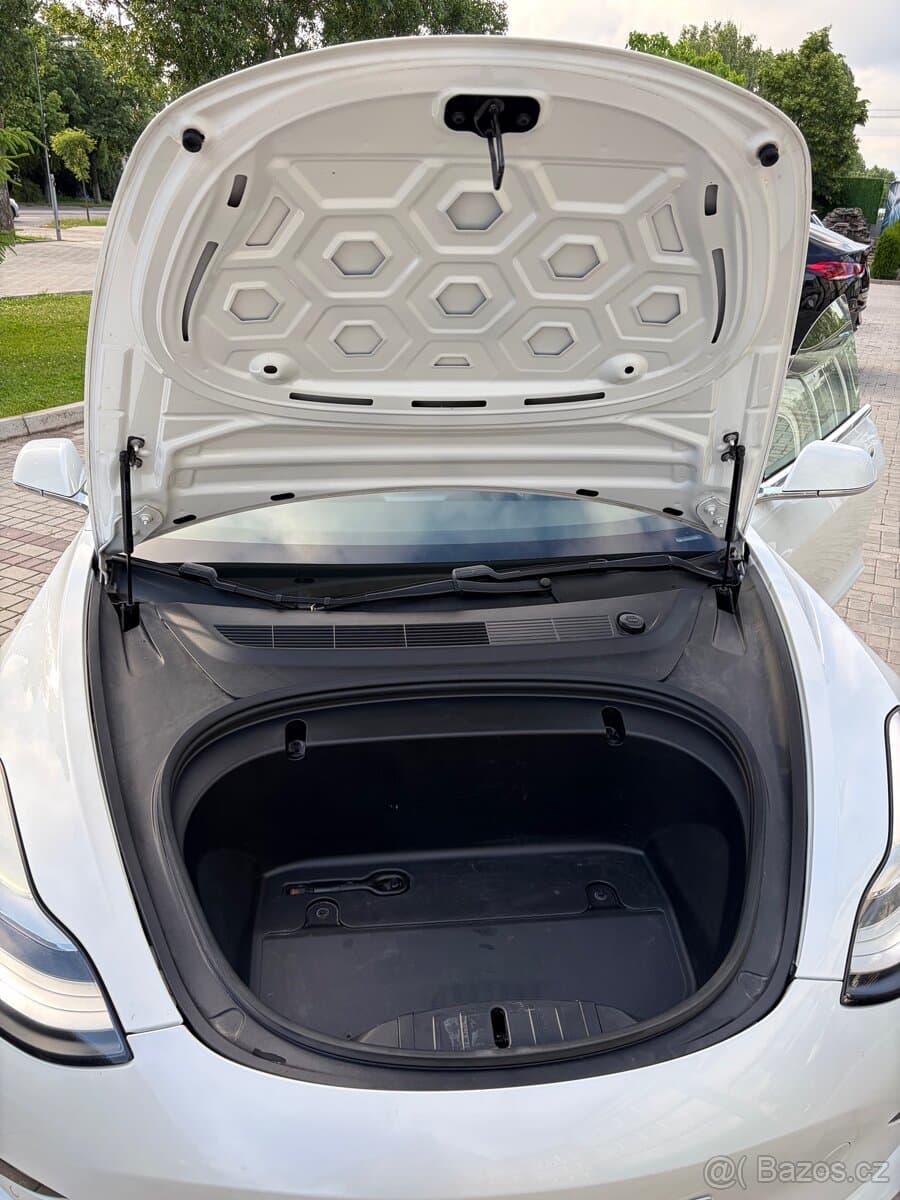 Tesla MODEL 3 - 7