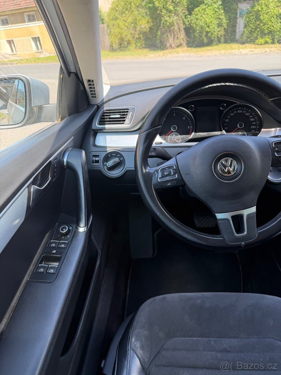 2013 Volkswagen PASSAT - 7