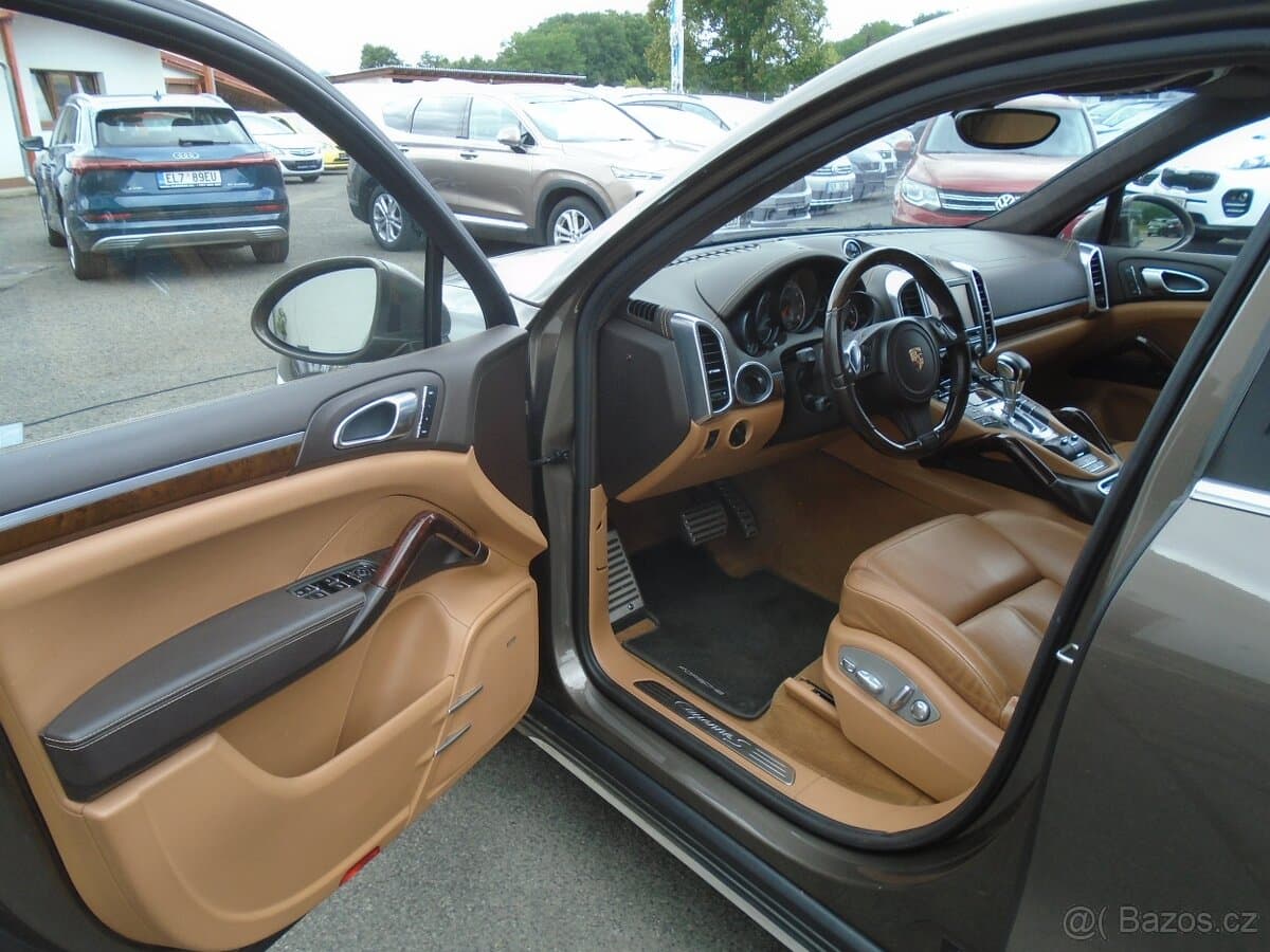 2011 Porsche CAYENNE - 7