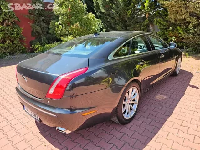 2015 Jaguar XJ - 7